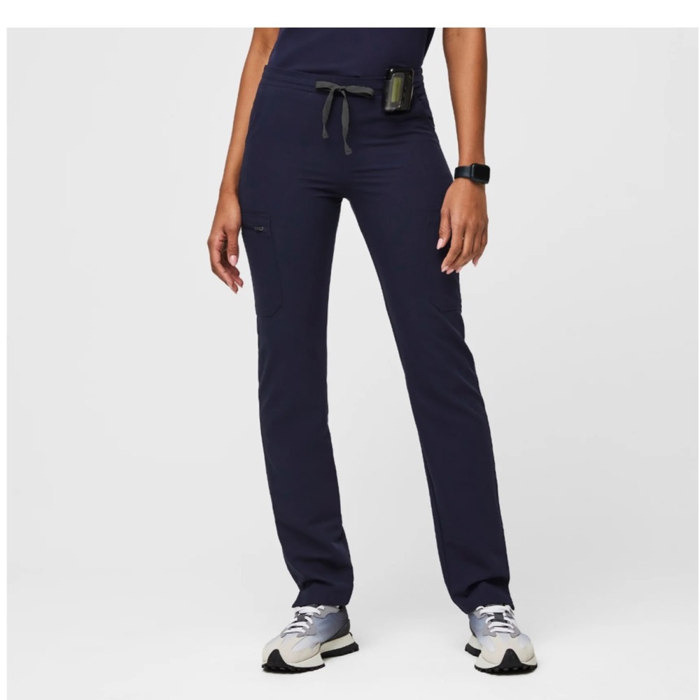 Navy Yola™ - Skinny Scrub Pants

XS - Navy